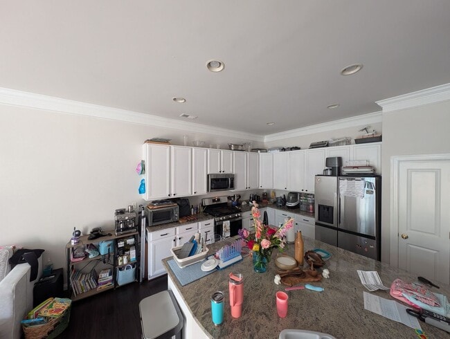 Building Photo - END UNIT STUNNER!