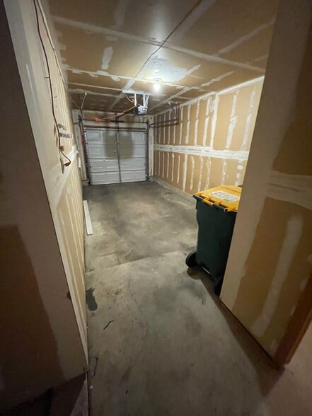 Building Photo - 8466 Everett Way