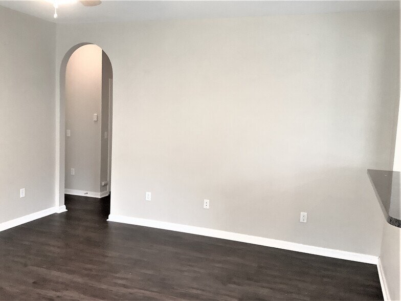 Building Photo - 30 Valley Oak Dr