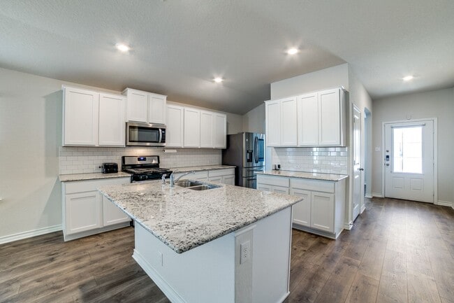 Building Photo - 3 Bedroom and 2 Bathroom home located in Redbird Ranch subdivision