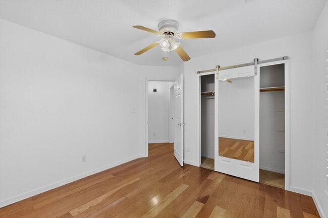 Building Photo - FOUR HILLS Executive Rental 4/5 BD 4/BA