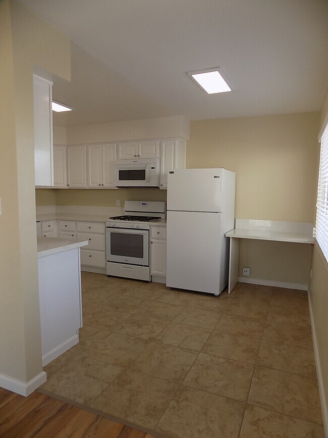 Building Photo - m497 - Mateer