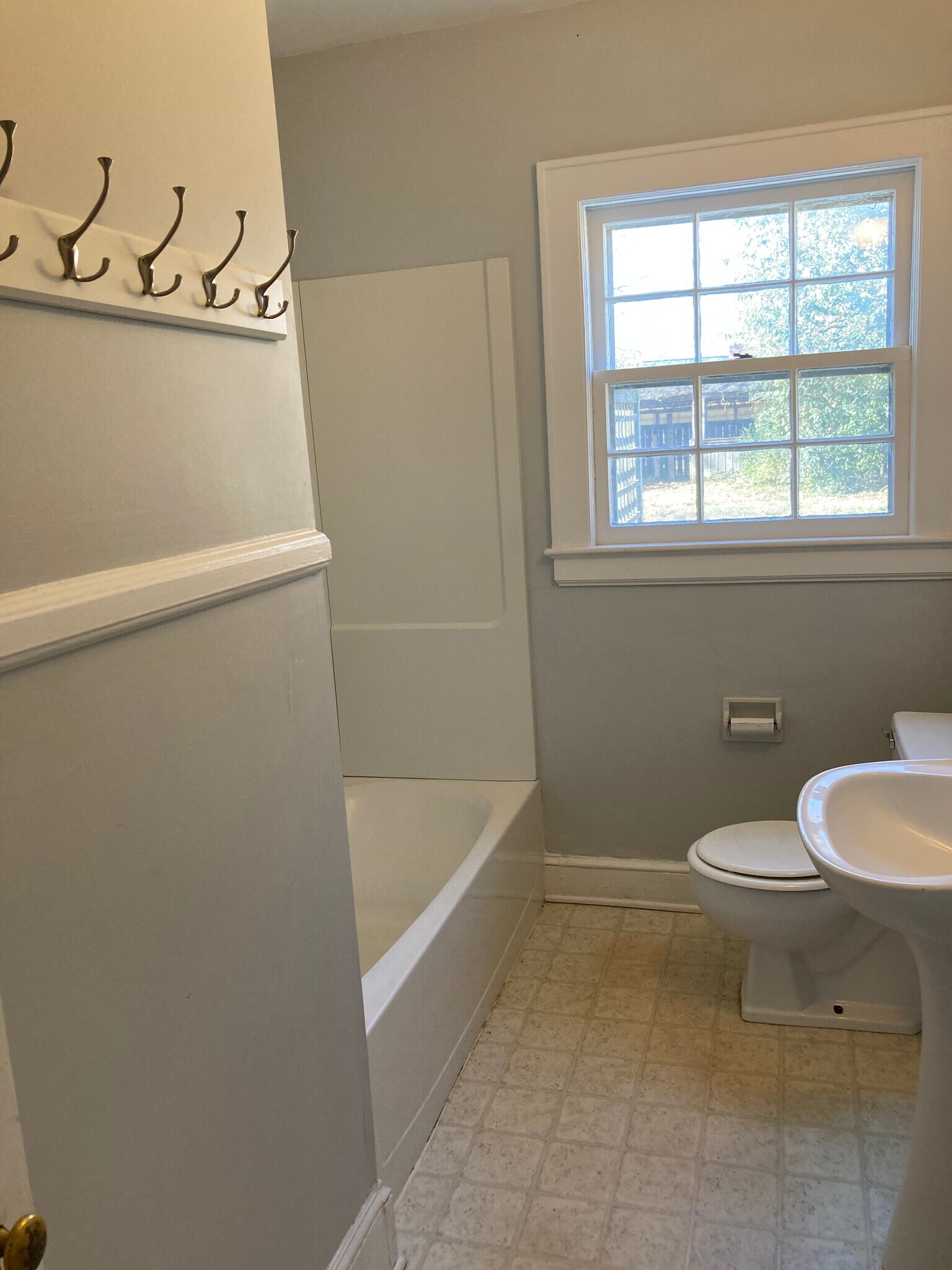 Bath - 838 Shober St