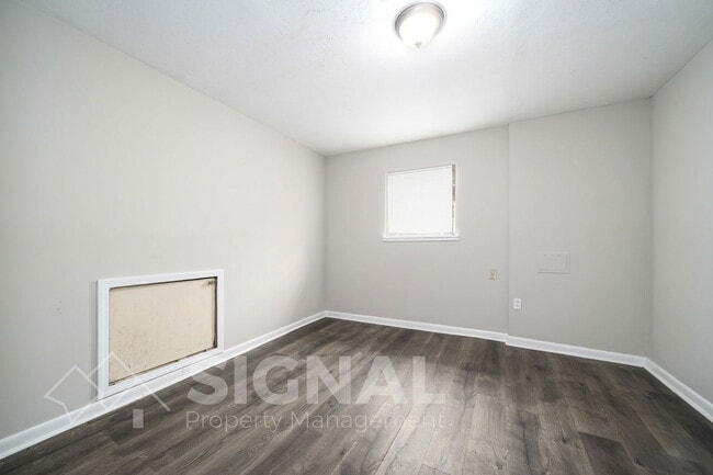 Building Photo - 2827 Arrowhead Cir NE
