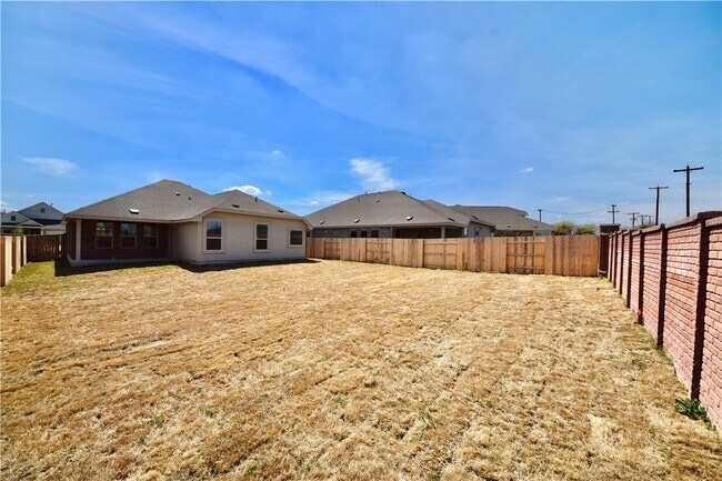 Building Photo - 1250 Chad Dr