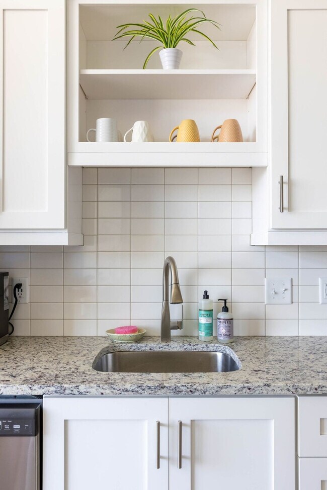 Building Photo - 516 Lea Ave