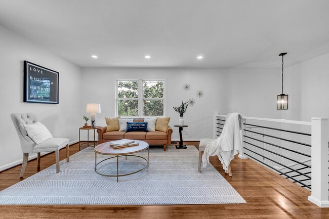 Building Photo - 917 S Forrest Dr