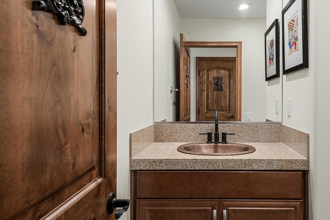 Building Photo - 450 White Fox Trail