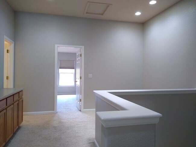 Building Photo - Fabulous Townhome Near Cherry Creek State ...