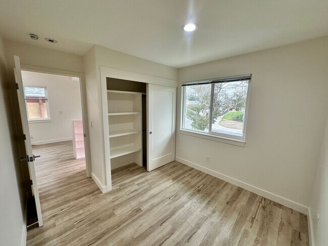 Building Photo - 1464