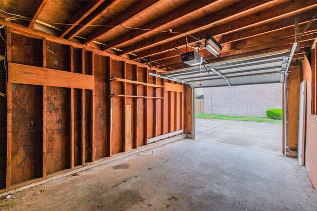 Building Photo - 3362 Continental Dr