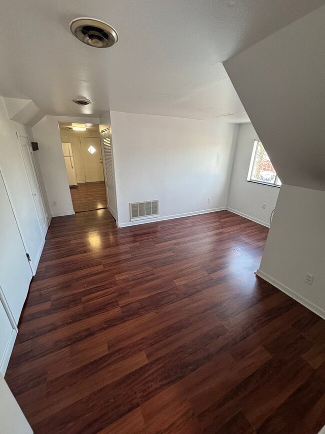 Building Photo - 331 Bracken Ave