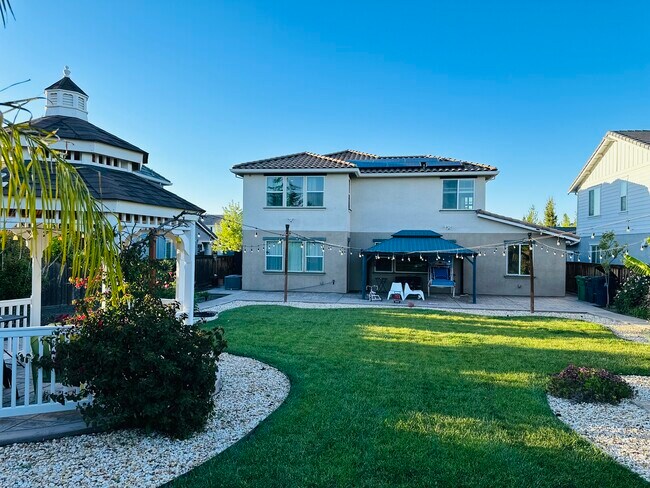 Building Photo - 486 Glenbrook Dr