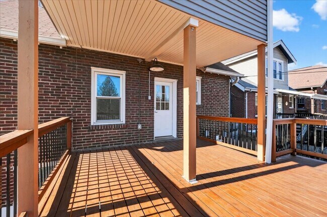 Building Photo - 1420 Bredell Ave