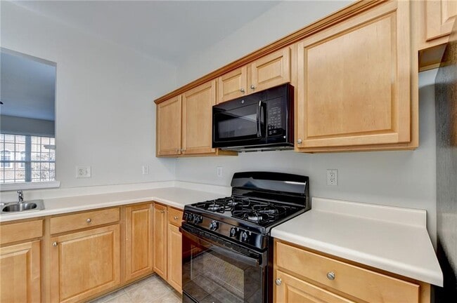 Building Photo - 4006 Edgecomb Dr