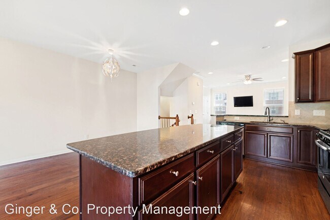 Building Photo - 4 br, 3.5 bath House - 511 Pemberwich Place
