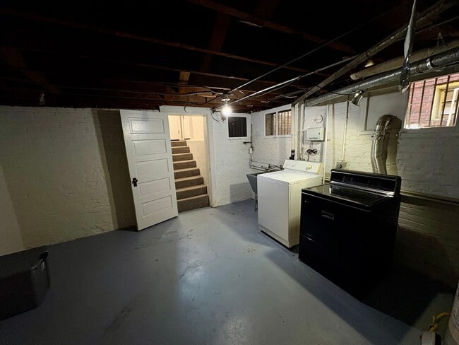 Building Photo - Traditional Congress Park Gem - 2 bed, 1 B...