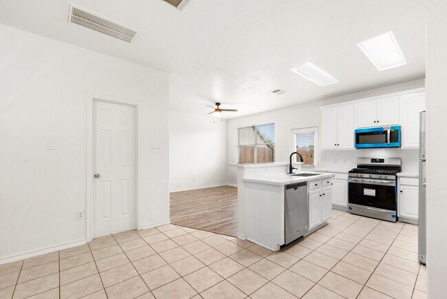 Building Photo - 8710 Thistlemoor Ln