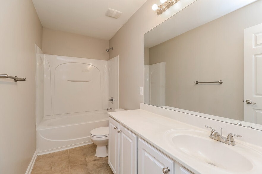 Building Photo - 6415 Glenolden Dr