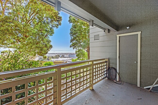 Building Photo - Fabulous condo at the Saddleback complex