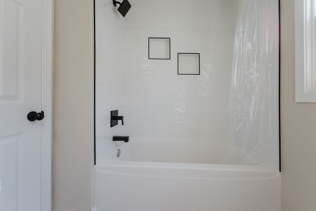 Building Photo - Beautiful Renovated 3 Bedroom and 2 Bathroom Home