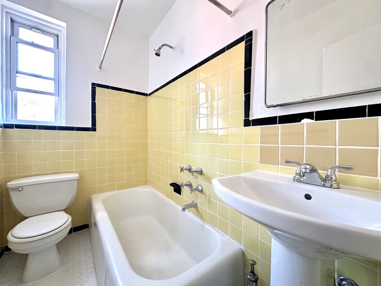 Building Photo - 500 Kappock St