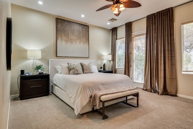 Building Photo - Beautiful Single-Story Residence in Premier Golf Course Community
