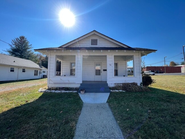 Primary Photo - Recently renovated near downtown
