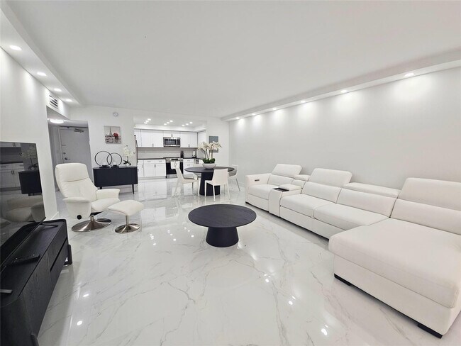 Building Photo - 3750 Galt Ocean Dr