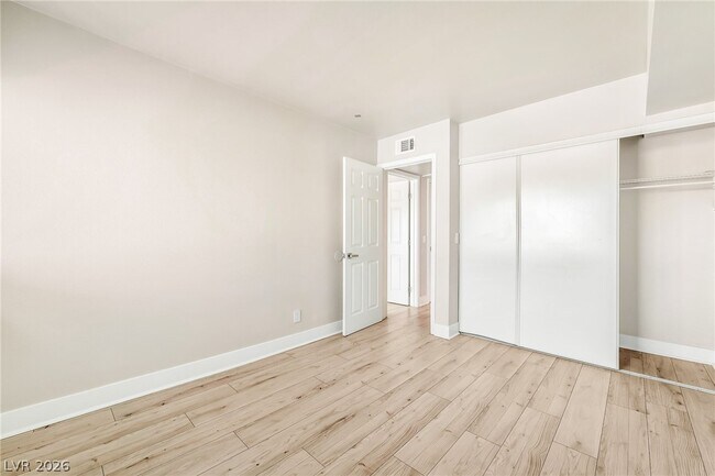 Building Photo - 1405 Vegas Valley Dr