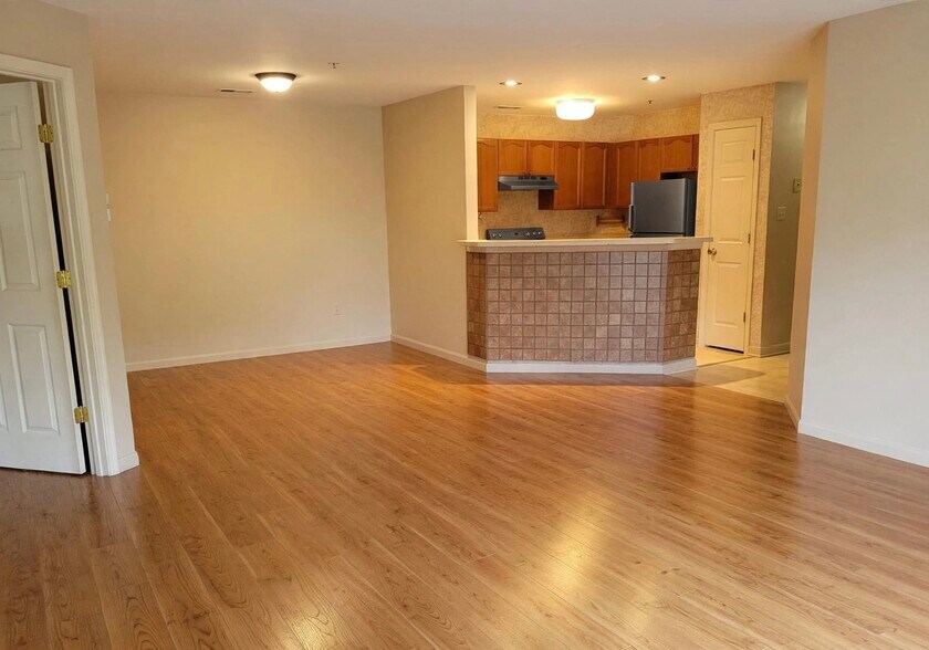 Building Photo - 2502 Driftwood Ct