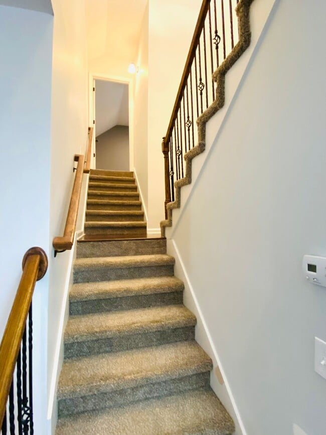 Building Photo - 1194 Eagle's Bluff Dr