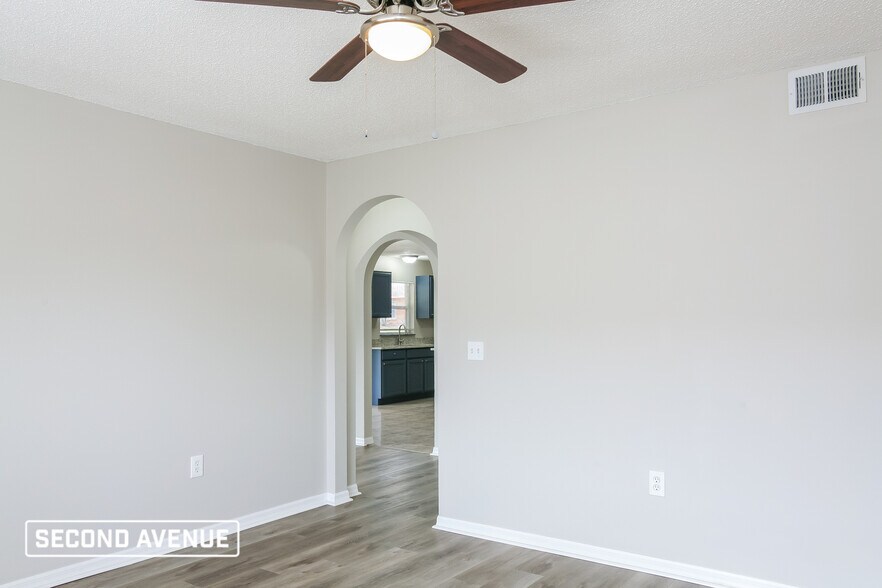 Building Photo - 12042 Villa Rd