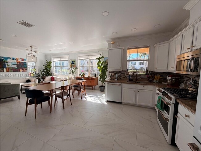 Building Photo - 12450 NW 32nd Manor