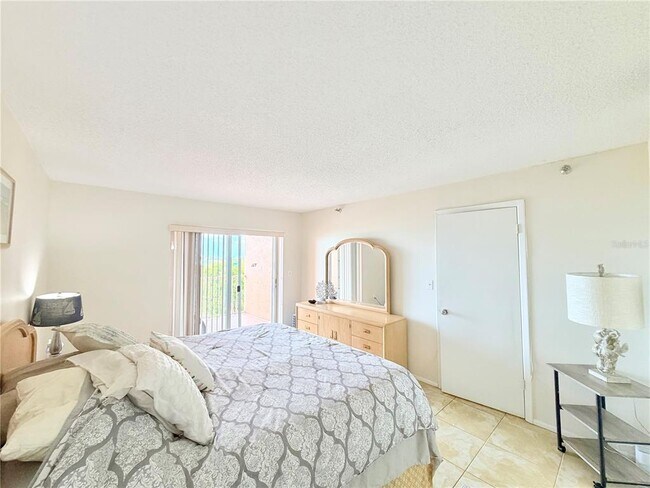 Building Photo - 7430 Sunshine Skyway Ln S