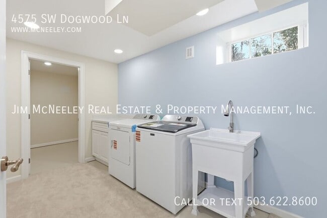 Building Photo - 4575 SW Dogwood Ln