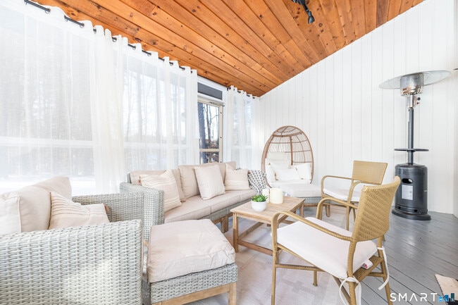 Building Photo - 9 Belshyre Ct