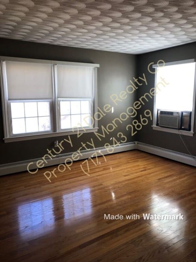 Building Photo - Very Large 3 BR House in North Eastern School District