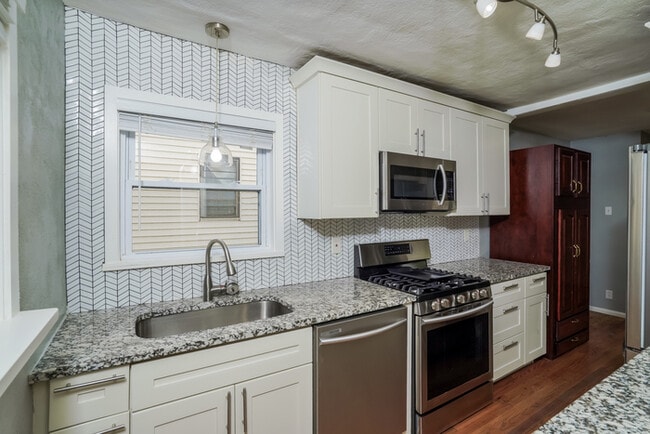 Building Photo - Fantastic 3bd/1ba home! Let yourself in!