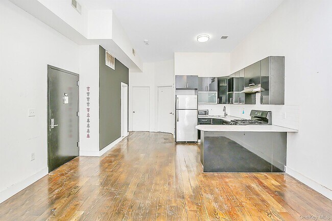 Building Photo - 99 Eldert St