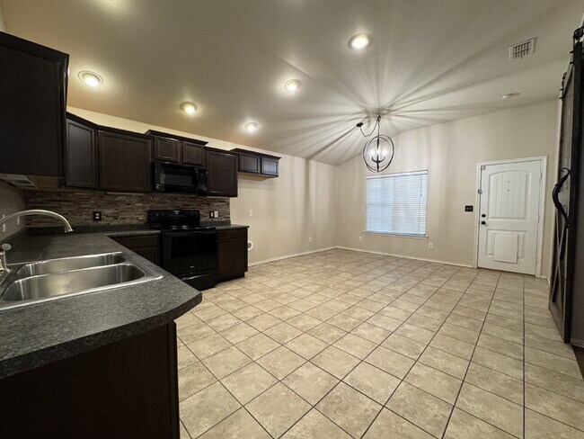 Building Photo - Elegant 3-Bedroom Haven in Quincy Park