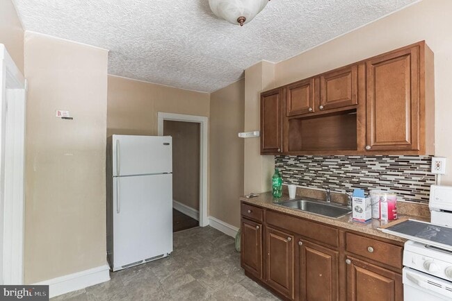 Building Photo - 4812 E Roosevelt Blvd