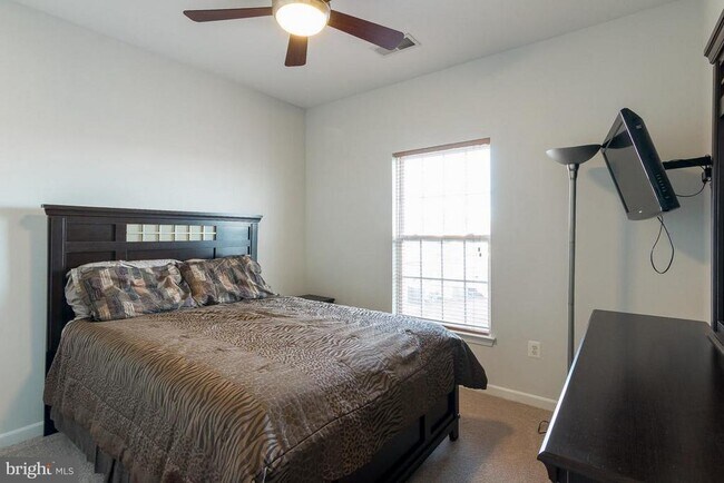 Building Photo - 1752 Theale Way