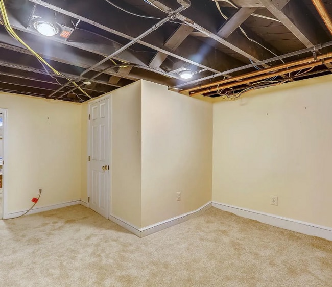 Building Photo - 4 Bed 4 Bath - Bethesda Expanded Colonial - One Car Garage