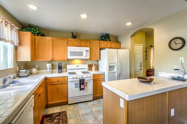 Kitchen - 10525 Autumn Pine Ave