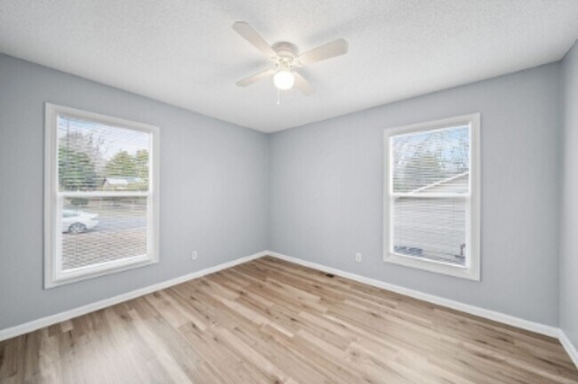 Building Photo - 3 Bedroom 1 Bath Home - Recently Refreshed