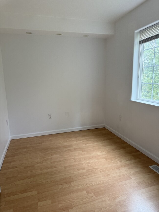 Building Photo - 4674 Mainsail Ave