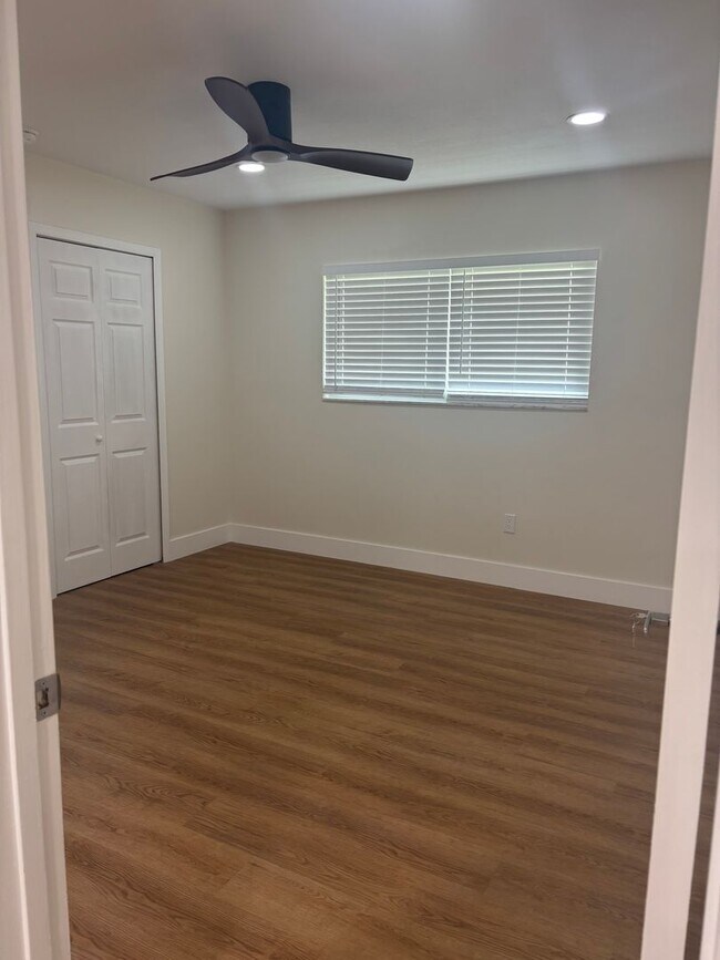 Building Photo - Beautiful, newly renovated 3/2 Condo in a ...