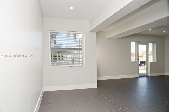 Building Photo - 4051 N Ocean Dr