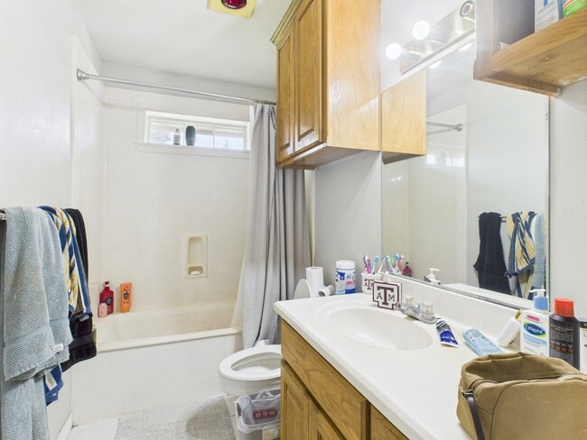 Building Photo - 3203 Von Trapp Ln